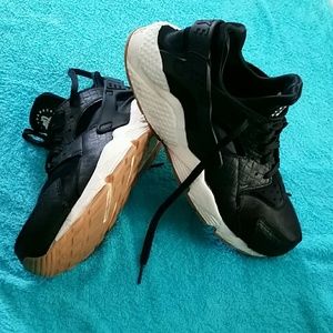 Nike Air Huarache⚫🐊⚫